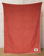 Kuscheldecke in Terracotta-Orange aus 100 % Baumwolle, gewebt in Portugal